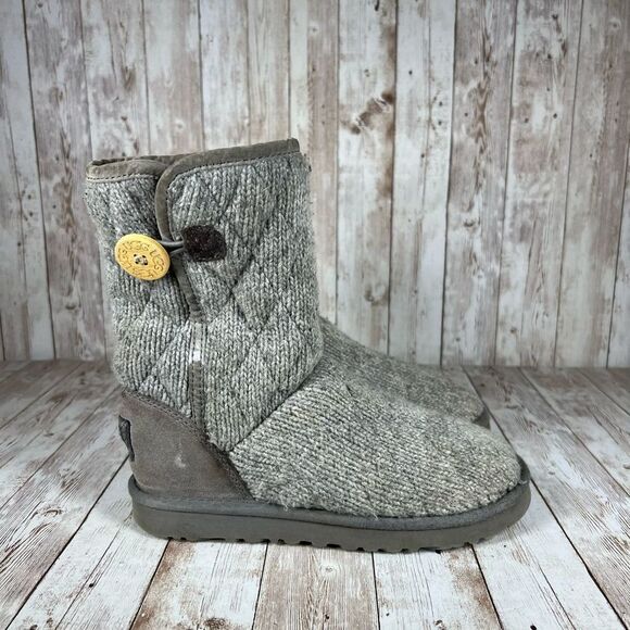 Ugg one button winter boot‎ - Womens 6 - Picture 3 of 10